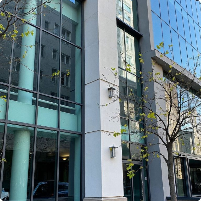 czy lustro weneckie przepuszcza swiatlo