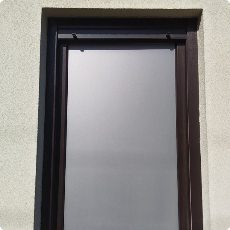 matowa okleina na okno