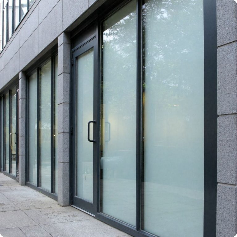 naklejka matujaca na szybe